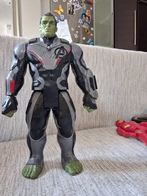 Hulk Quantum Suit Titan Hero Series 30cm used with minor paint wear