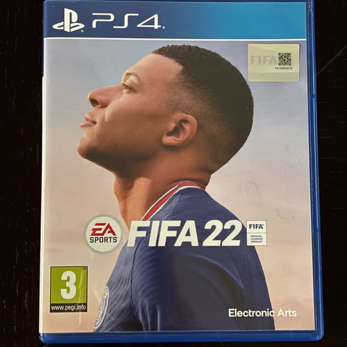FIFA FC22 PS4 like new, compatible with PS5