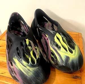 Yeezy Foam Runner “Mx Carbon”