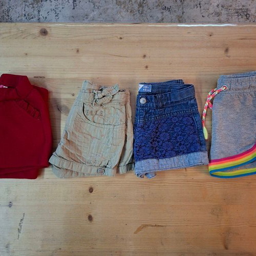 Girls' shorts pack of 4 like new, colorful, sizes 4-5 years