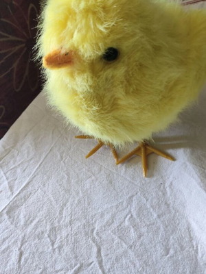 Chick figurine like new