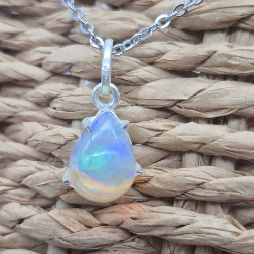 Opal Sterling Silver Necklace new with 8 carat opal gemstone