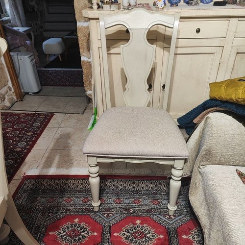 Oval dining table with 6 chairs country style like new