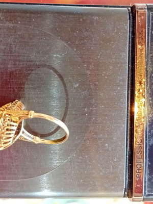 Women's ring 18k 4.47 gr like new