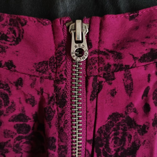 H&M Divided Skater goth mini skirt used, dark fuchsia with black roses, size 36