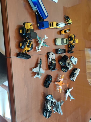 19 αυτοκίνητα πακέτο μαζι(hot wheels etc.)