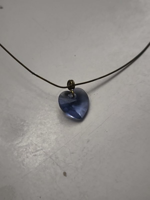 Purple crystal heart necklace like new with flexible hypoallergenic steel wire