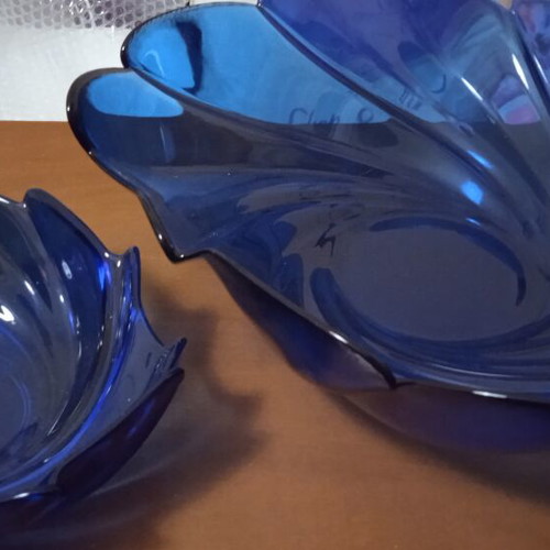 Arcoroc glass salad bowls set of two, like new, blue