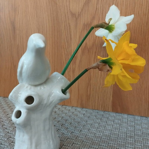 Porcelain vase like new, decorative for flowers