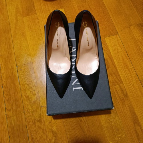 Mourtzi black pumps size 38 like new, 10 cm heel