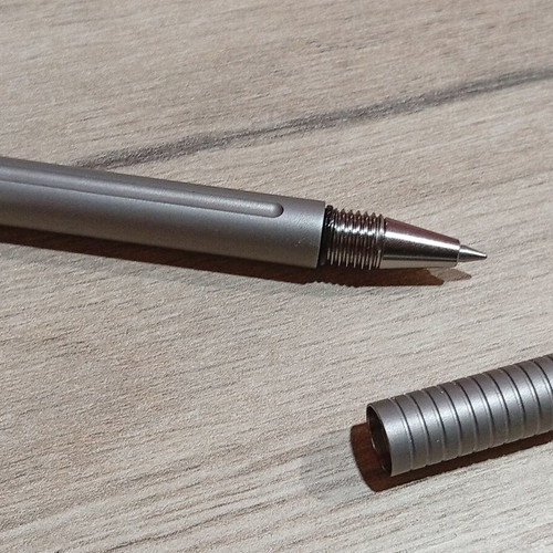 EDC Mini Titanium Pen like new with screw cap and keychain