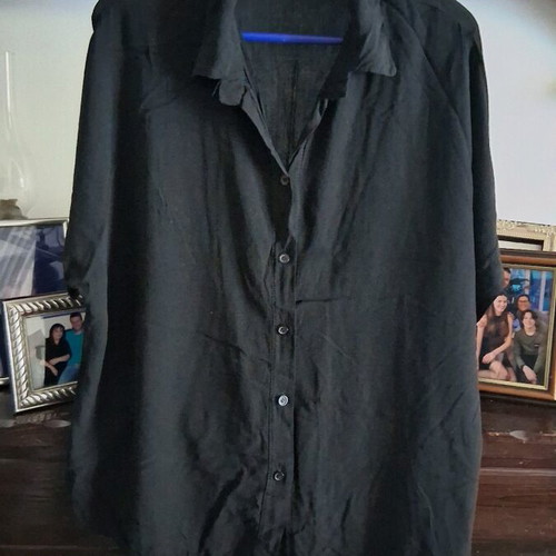 Women's shirt black like new, one size