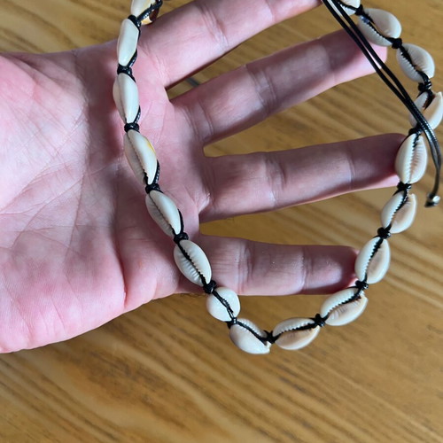 Summer shell necklace new with adjustable cord black and beige
