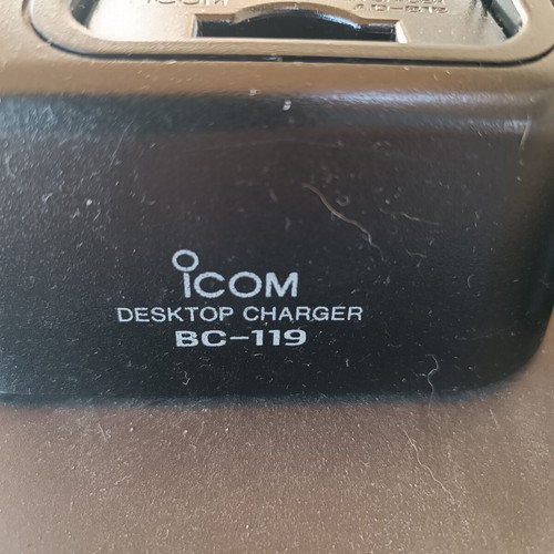 Icom Portable Wireless Charger Base like new without power supply