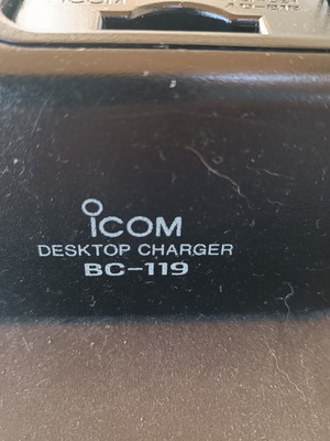 Icom Portable Wireless Charger Base like new without power supply