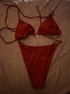 DeCoro red triangle bikini like new, size M