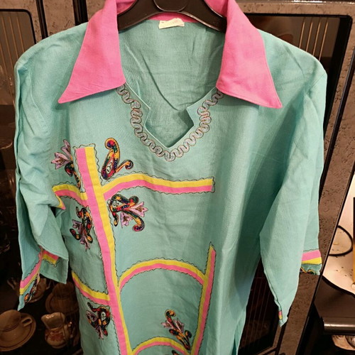 Shirt like new with embroidered details in vintage style, turquoise