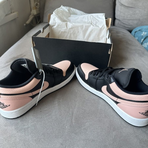 Nike Air Jordan 1 Low Crimson Tint Black Pink Size EU41 US8 New