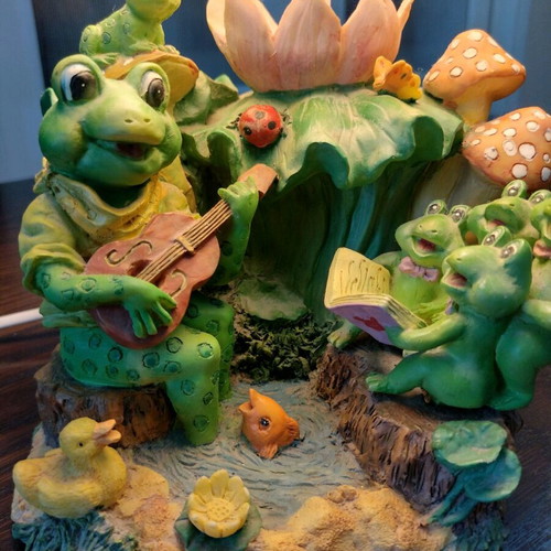 Table lamp used with decorative frog figurines