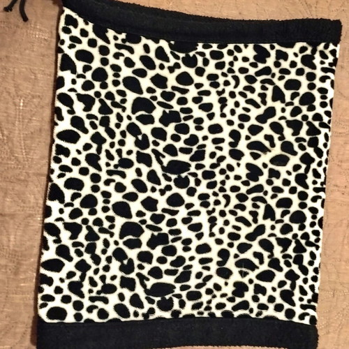 Women’s animal print collar like new, black and white