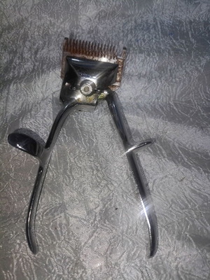 Vintage manual hair clipper used, steel