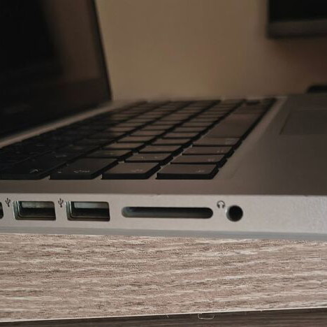 MacBook Pro 13" Early 2011, Intel i5, 8GB RAM, 250GB Samsung SSD