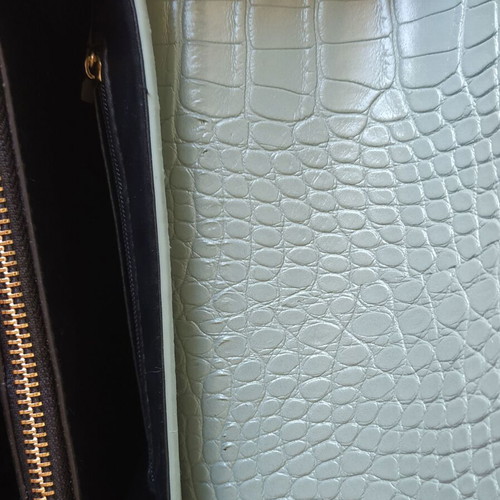 Bag like new with detachable strap and magnetic clasp