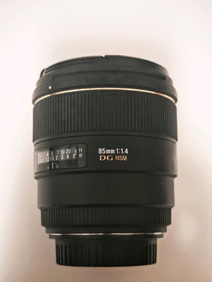 Sigma 85mm DG HSM F1.4 EF like new