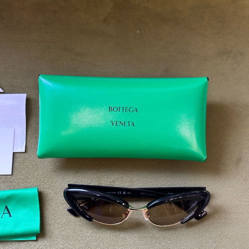 Bottega Veneta BV1387S Cat Eye Sunglasses new, black/gold, full set