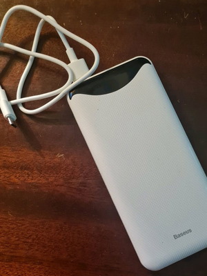 Powerbank Baseus 10,000 με ένδειξη φόρτισης και φακό, αχρησιμοποίητο