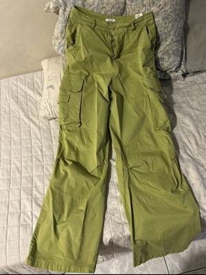 Lumina cargo pants in green, like new, size M