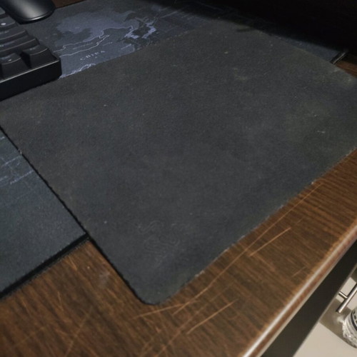 Keyboard like new with keycap puller and mousepad