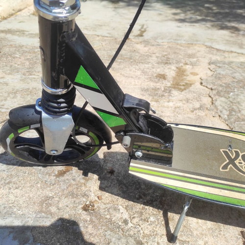 XSpot kids scooter used with handbrake for ages 7+