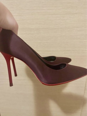 Γόβες Zara καινούργιες, μέγεθος 37, μελιτζανί με κόκκινη λεπτομέρεια