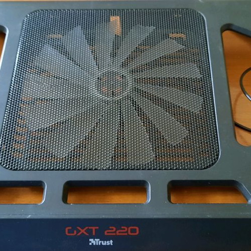 Cooling pad Trust GXT 220 17.3'' for laptop used