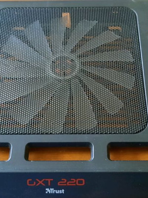 Cooling pad Trust GXT 220 17.3'' for laptop used