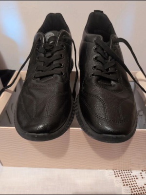 Sports Publishing sports shoes size 42, black