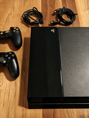 Sony PlayStation 4 Slim 1TB used with 1 controller