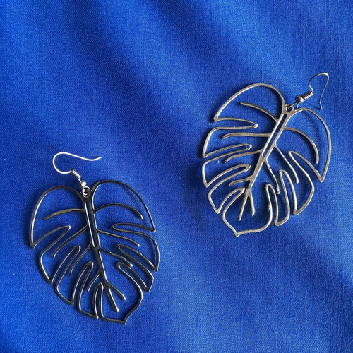 Exotic leaf-shaped silver metal earrings, 5.5x4.5cm
