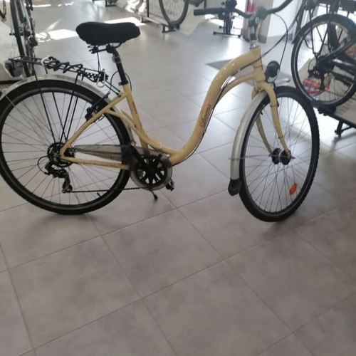Matrix Donna 28'' city bike used with Shimano and Abus lock