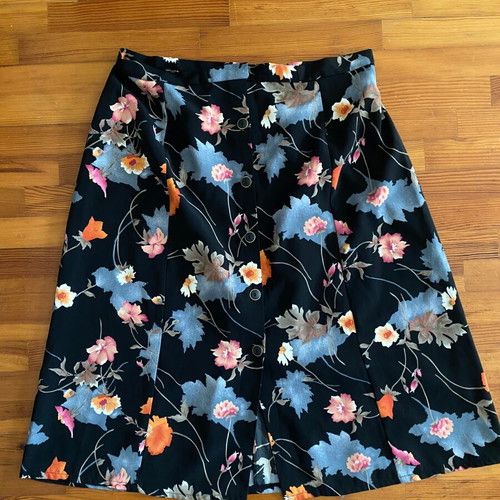 Vintage skirt with flowers large, like new