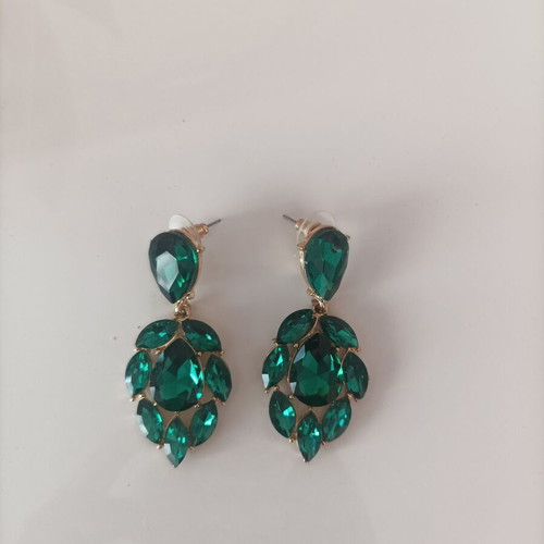 Earrings with green stones like new