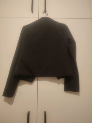 Crop μαύρο σακάκι medium κατάλληλο και για small σε άριστη κατάσταση