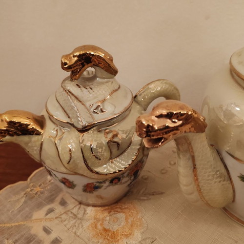 Hayasi Kutani Geisha porcelain tea set like new, 18 pieces