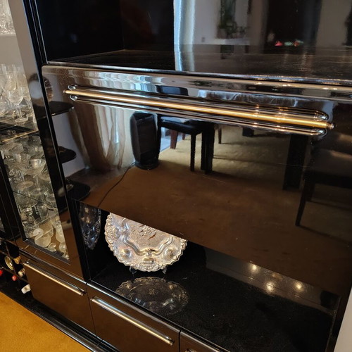 Black lacquer unit used, detachable