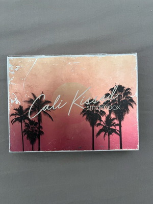 Smashbox Cali Kissed Face Palette lightly used
