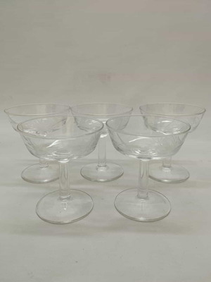 Σετ 5 γυάλινα ποτήρια με σκαλιστά σχέδια μεταχειρισμένα, France