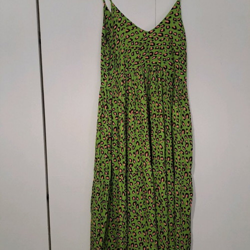 Dress in unique green leopard print like new, onesize cotton