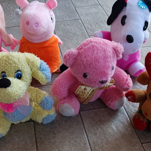 Lot of 3 assorted plush toys and small toys