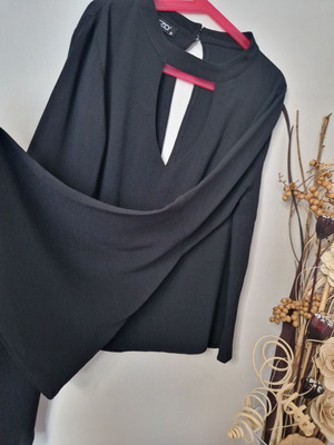 Μπλούζα Enzzo μαύρη, καινούργια, μέγεθος Small με αέρινα μανίκια